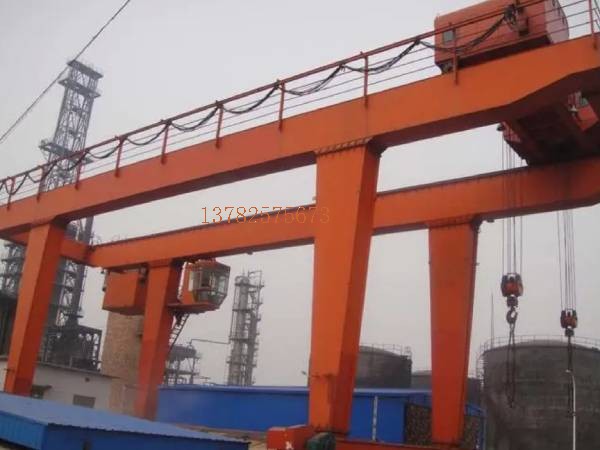 龍門吊軌道的清潔和平整對(duì)設(shè)備運(yùn)行*關(guān)重要，你了解如何保證嗎？